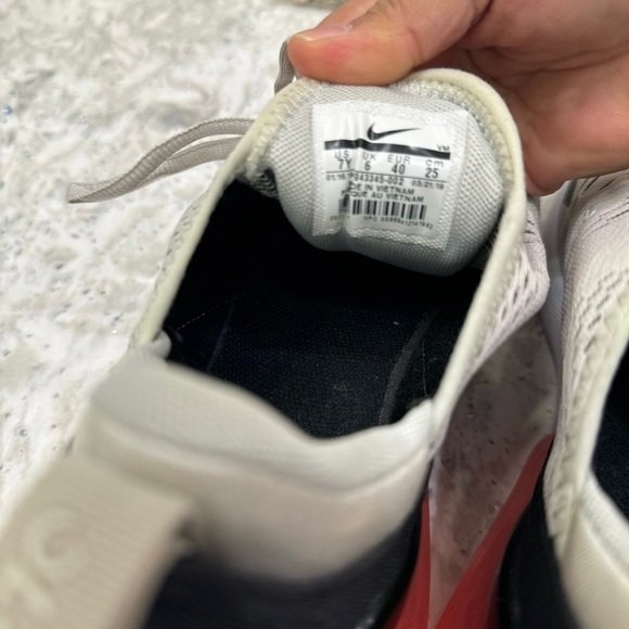 Nike Air Max 270 - Picture 4 of 4